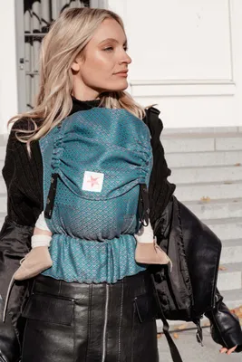Produktbild von KOKADI Babytrage Flip Heart2Heart Lagoon(Unisize) – Ergonomisch&sicher -handgefertigt aus 100% Baumwolle – Ab Geburt bis 15 kg, einfach anzulegen