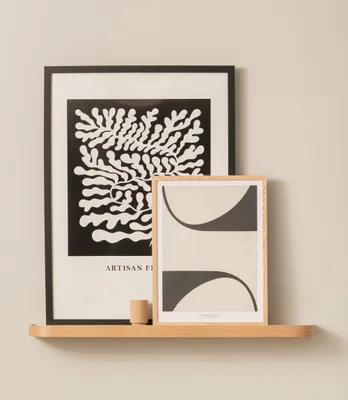 Produktbild von Wandregal „Toke“ | Fotoregal aus Echtholzfurnier | Schwebendes Holzregal als Fotoregal, Wanddekoration und Stauraum für Bad, Wohnzimmer, Küche und Schlafzimmer | Eichenholz