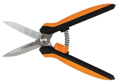 Obrázok produktu pre Univerzálne nožnice s oceľovými čepeľami a puzdrom Fiskars