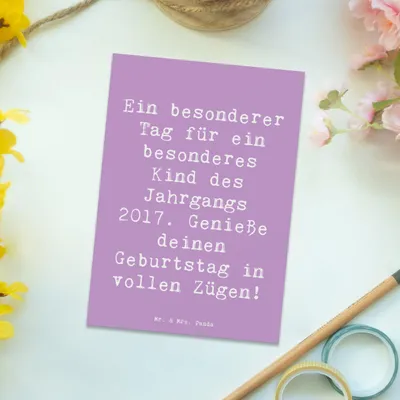 Produktbild von Mr. & Mrs. Panda Postkarte Spruch 2017 Geburtstag - Lavendeltraum - Geschenk, Glückwunsch, Ansichtskarte, Postkarten, Geburtstagsjahr, besondere Momente, bildkarte, Alter