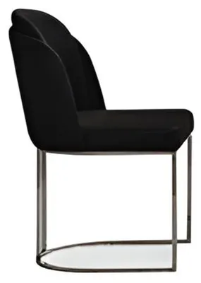 Produktbild von Elegantes ovales Esstisch-Set mit schwarzen Stühlen und Chromakzenten