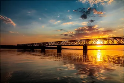 Produktbild von Wallario Poster - Brücke bei Sonnenuntergang, Kunstdruck Größe: 61 x 91,50 cm