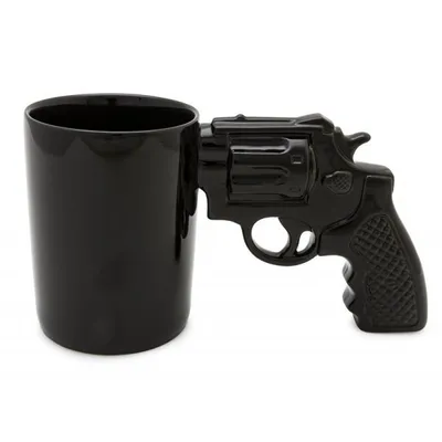 Produktbild von Revolver XXL Becher - Schwarz mit Henkel