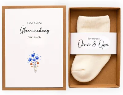 Productafbeelding van Geboortedoos om een zwangerschap aan te kondigen, met babysokken, gepersonaliseerd, voor de familie