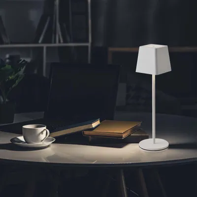 Obrázok produktu pre V-TAC 2W LED vonkajšie svetlo pre reštaurácie s dobíjacou batériou IP54 Biela VT-7563 teplá 200lm