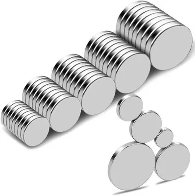 Productafbeelding van 40 kleine neodymium magneetjes, 5 verschillende maten, extra sterk: 6x2mm, 8x2mm, 10x2mm, 12x2mm, 15x2mm. Mini-magneten voor kantoor, keuken, whiteboard, en doe-het-zelf projecten