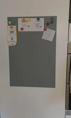 Produktbild von Famanu Magnetische Krijtbordfolie Selbstklebend Grau - Ideal für Wände und Möbel