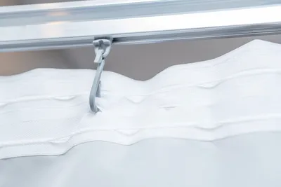 Zdjęcie produktu dla Tekstylna zasłona prysznicowa biała z taśmą zasłonową - 9 rozmiarów, w tym haczyki (180x200 cm)