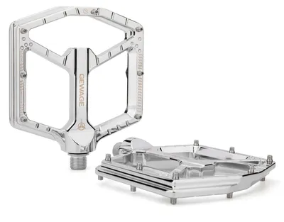 Image de Pédales VTT en aluminium usinées CNC, ultra-plates, axe en acier chromoly 9/16", 14 picots antidérapants, couleur argent
