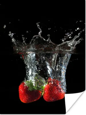 Produktbild von MuchoWow® Poster Erdbeeren - Obst - Wasser - Schwarz - Rot 90x120 cm - Wohnzimmer