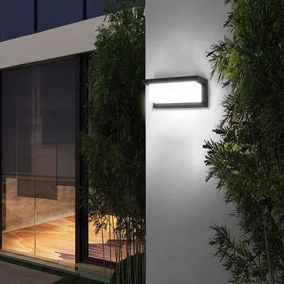 Produktbild von LED Wandleuchte mit Bewegungsmelder, Moderne Außenwandleuchte aus Aluminium, 18W Wandlampe, 1800 Lumen, Farbtemperatur 6000 K, eckige Außenlampe für Terrasse/Hof/Haustür (Kaltweiß)