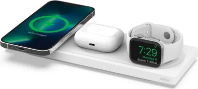 Produktbild von Belkin drahtloses 3-in-1 Ladepad für MagSafe iPhone 12/13 weiß