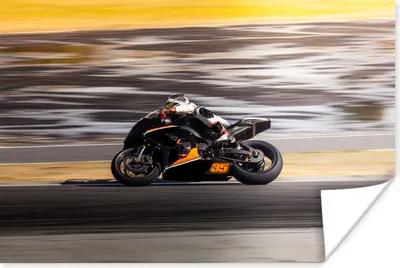 Produktbild von MuchoWow® Poster Ein superschnelles Motorrad am Wasser 30x20 cm - Plakate - Print