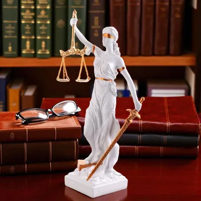 Obrázok produktu pre Justitia bielo-zlatá 31 cm TEMIDA | Socha vznešenej bohyne spravodlivosti s váhami a mečom | Darček pre právnikov, sudcov a právnikov | Symbol TEM-02