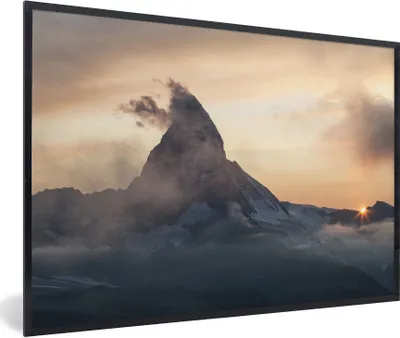 Produktbild von MuchoWow® Gerahmtes Poster Das neblige Matterhorn bei Zermatt in der Schweiz. 90x60 cm - Poster mit Schwarzem Bilderrahmen Wandposter Rahmen Foto Bilder - Fotorahmen - Foto-Plakat