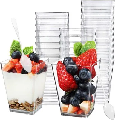 Immagine prodotto di 50 bicchierini da dessert in plastica riutilizzabili - 160 ml - con cucchiaini - mousse e budino - per feste - set da 50