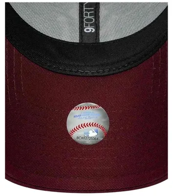 Imagen del producto de Gorra New Era New York Yankees MLB Metallic Logo 9FORTY para Mujer