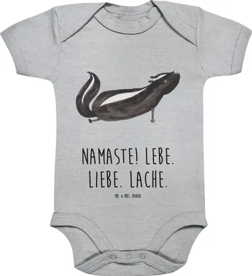 Produktbild von Mr. & Mrs. Panda Einteiler Stinktier Yoga 1. - 3. Monat - Heather Grey - Geschenk, Liebe, babykleidung body, Strampler Baby, Lebe, Namaste, overall, kurzarm, Babybody