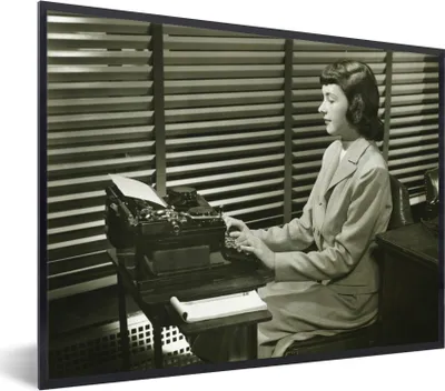 Produktbild von MuchoWow® MuchoWow® Gerahmtes Poster Schreibmaschine - Vintage - Schwarz - Weiß 40x30 cm - Poster mit zchwarzem Bilderrahmen - Kunstposter - Wanddekorationen