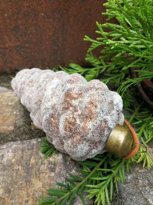 Produktbild von Christbaumkugel Zapfen Mikana 13 cm, hellbraun