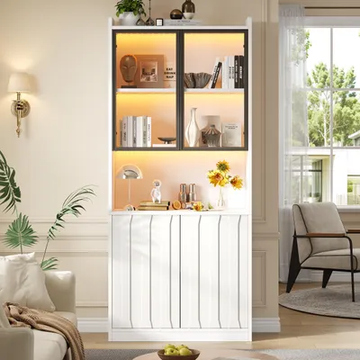 Zdjęcie produktu dla Szafka szklana Merax z oświetleniem LED, wysoka szafka z 2 drzwiami szklanymi, witryna szklana z 5 przegródkami i otwartą półką, regulowane półki, kolor biały