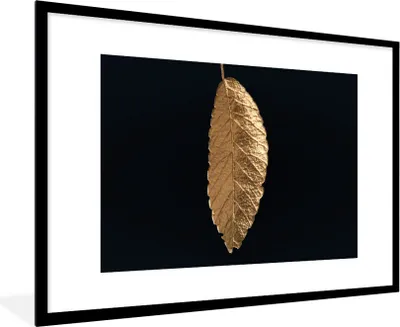 Produktbild von MuchoWow® Gerahmtes Poster Blätter - Schwarz - Gold - Luxus - Natur 90x60 cm - Poster mit Schwarzem Bilderrahmen Wandposter Rahmen Foto Bilder - Wanddekoration - Fotos