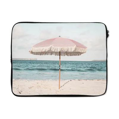 Produktbild von MuchoWow® Laptop Hülle 15 Zoll Sonnenschirm - Strand - Meer - Wolken Laptoptasche - Laptoptasche - Sleeve - Rundum-Schutz