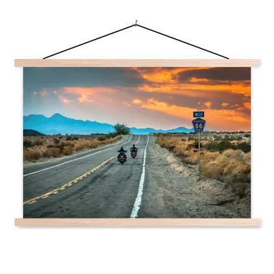 Produktbild von MuchoWow® Textilposter Zwei Motorräder auf der Route 66 60x40 cm mit holzfarbenen Rahmen - Bilder