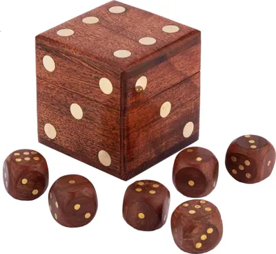 Produktbild von Würfelbox mit 5 Würfeln aus Holz/Messing, 6x6x6cm – Nautisches Würfelspiel Set