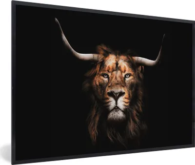 Produktbild von MuchoWow® Gerahmtes Poster Löwe - Horn - Schwarz 90x60 cm - Poster mit Schwarzem Bilderrahmen Wandposter Rahmen Foto Bilder - Fotorahmen - Foto-Plakat