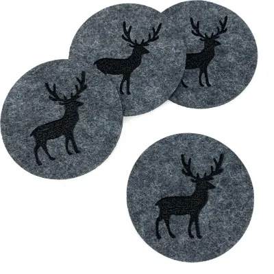 Produktbild von heimtexland ® Tischdeko Filz Landhaus Tischset Bestecktasche Glasuntersetzer Tischdekoration Platzset Besteckhalter Untersetzer Typ847 Anthrazit - Hirsch Glasuntersetzer 4er Pack