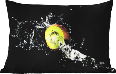 Produktbild von MuchoWow® Outdoor Kissen - Kiwi - Obst - Stillleben - Wasser - Schwarz - 50x30 cm - Wetterfest - Lounge Kissen - Sofa kissen - Wohnzimmer Dekoration