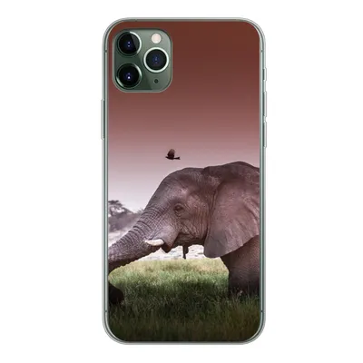 Produktbild von MuchoWow® Handyhülle Schutzhülle Hülle für iPhone 11 Pro Max Elefant - Gras - Sonne - Tiere Silikon Softcase Handy Hülle - Schutz