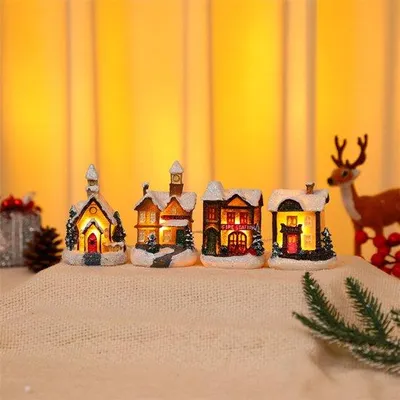 Image de Décoration de Noël : maison illuminée et Père Noël pour les enfants