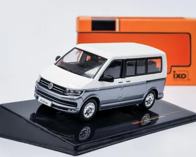 Zdjęcie produktu dla Ixo Models CLC595 VW T6 Bus Multivan 2017 biało-szary 1:43