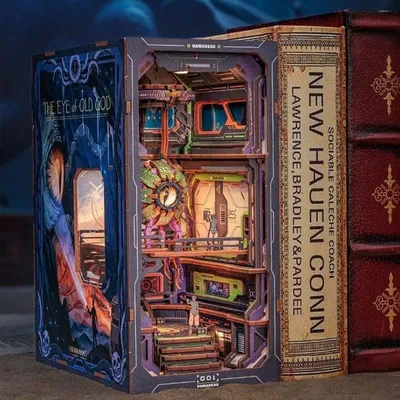 Zdjęcie produktu dla Miniaturowy domek Book Nook - Boskie oko - Puzzle 3D - 224 elementy - Drewniany domek miniaturowy - z oświetleniem LED