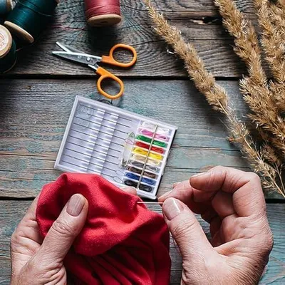 Produktbild von Reparaturset, tragbares Schnellfix-Nähkit in 10 Farben für Anfänger