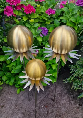Produktbild von Blütenzauber Milano 3er Set Rosenkugel 15/15/10 cm Edelstahl gold matt gebürstet Gartenstecker Deko mit Stab 80 cm