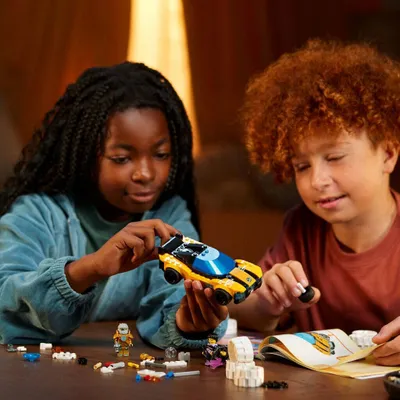 Produktbild von LEGO DREAMZzz Der Weltraumbuggy von Mr. Oz, Set mit Spielzeug-Auto oder Space Shuttle, inklusive Minifiguren Mr. Oz, Albert und Jayden, Weltraum-Geschenk für Jungen und Mädchen ab 8 Jahren 71475
