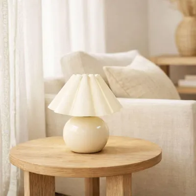 Produktbild von Opviq, Moderne Tischlampe mit Metallkörper, Ecru, Ø29 h:13,5 cm | 150 cm Kabel mit Schalter | E27 Fassung, max. 40 W | Stilvolles Design für jeden Raum, IP20.