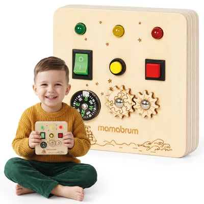 Image de Mamabrum, planche d'activités pour enfants avec des lumières LED, des engrenages en bois et une boussole, sur le thème maritime, dimensions : 8,8 x 3 x 10 cm, à partir de 3 ans