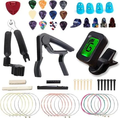 Produktbild von Gitarren Zubehör Set mit Saiten - Drehwerkzeug - Kapsel - 3 in 1 Saitenwechsel Werkzeug - Pickhalter - Picks - Fingerabschirmern - Daumenschutzpicks - Gitarrenschrauben - Sattel