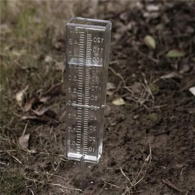 Klarer Regenmesser aus Kunststoff mit 120 ml für Balkon, Garten und Terrasse - Wetterstation, Gartenaccessoires