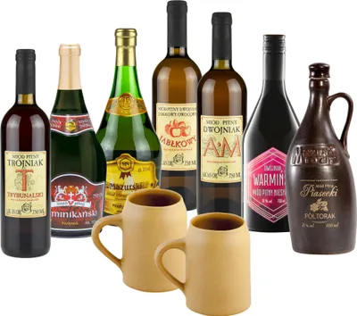 Produktbild von Setz von 7 Mets mit Keramikkrügen (Honigwein Półtorak-Eineinhalber/ 5x Dwójniak-Halber / Trójniak-Drittel) | 5050ml | 13-16% Alkohol Metwein | Polnische Produktion