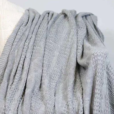 Produktbild von Unyqoos® Kuscheldecke gestrickt – 100%.Polyacryl Wohndecke 130 x 170 cm, superweich, grau, Sofa- & Tagesdecke