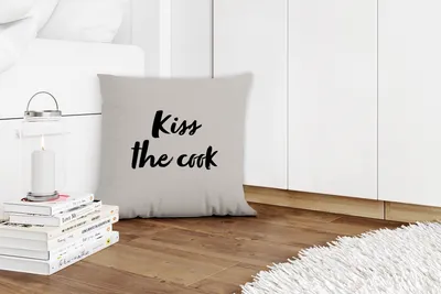 Produktbild von MuchoWow® Zierkissen Sofakissen Wohnzimmer Dekokissen 40x40 cm Zitate - Sprichwörter - Koch - Küss den Koch - Foto Kissen - Schlafzimmer Dekoration