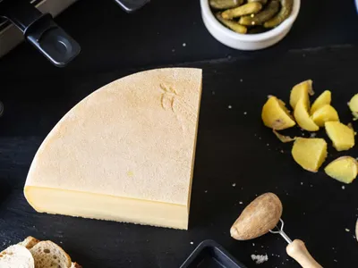 Produktbild von Schweizer Raclettekäse | RACLETTE SWISS | Viertel Laib (rund) | 1,20 kg