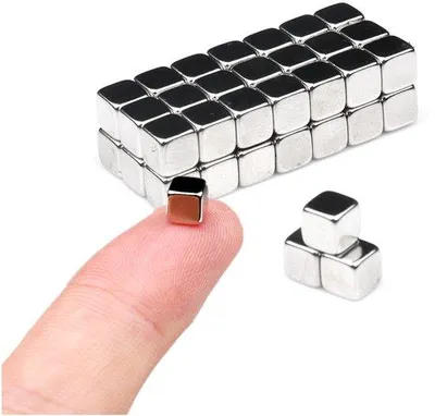 Obrázok produktu pre Malé magnetky, 45 ks, 5 x 5 x 5 mm, na ručné práce