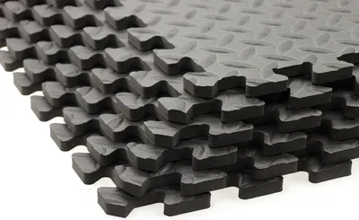 Produktbild von 6 Stück Sportmatte Steckmatte 61*61*1cm schwarz, Härtegrad 30-35, inkl. 12 Randstücke, Gesamtfläche: ca. 185,3*125cm, 2.23m²