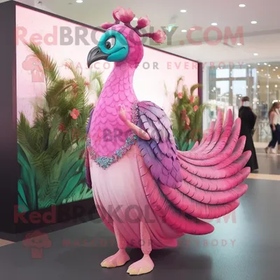 Produktbild von Rosa REDBROKOLY Pfau Maskottchen kostüm gekleidet in ein Midikleid und Schalnadeln